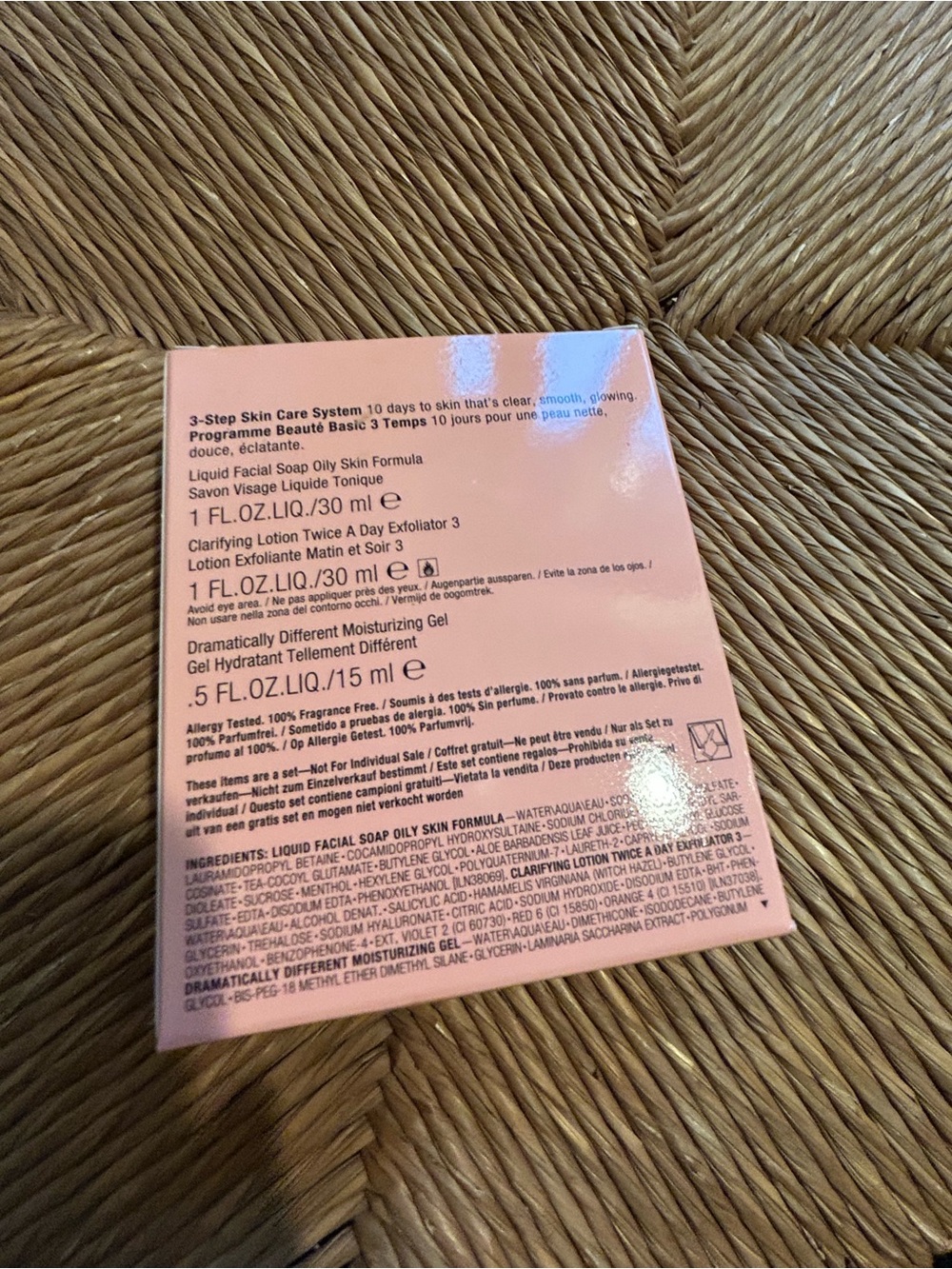 Clinique 3-Step Skincare Trio in Mint, Pink & Pale Yellow - Picture 2 of 3